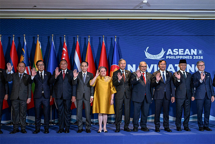 АСЕАН балансирует между США и Китаем