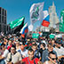 Россияне выходят  на протесты под любыми флагами
