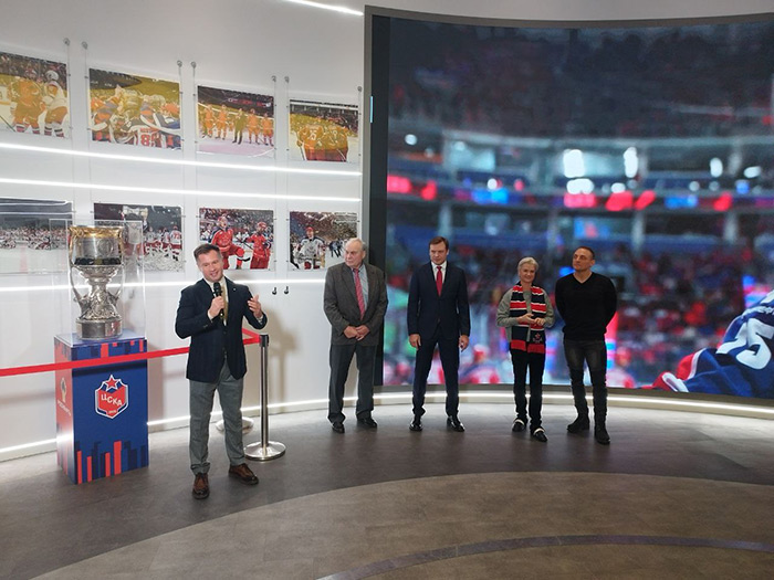 Фанаты хоккея смогут увидеть Кубок Гагарина в павильоне "Роснефти" на ВДНХ