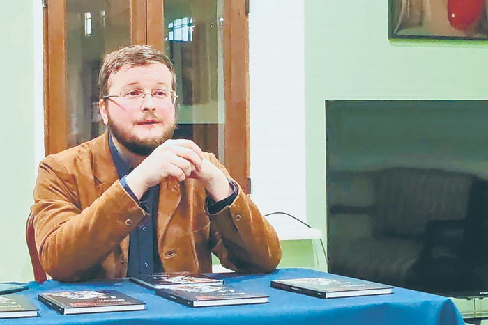 Материал сам возникает и сам формируется