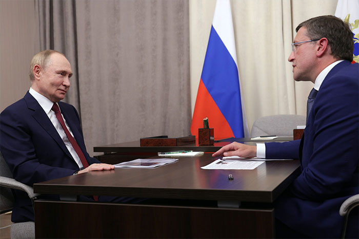 Губернаторы рапортуют главе России о борьбе с дефицитом кадров...