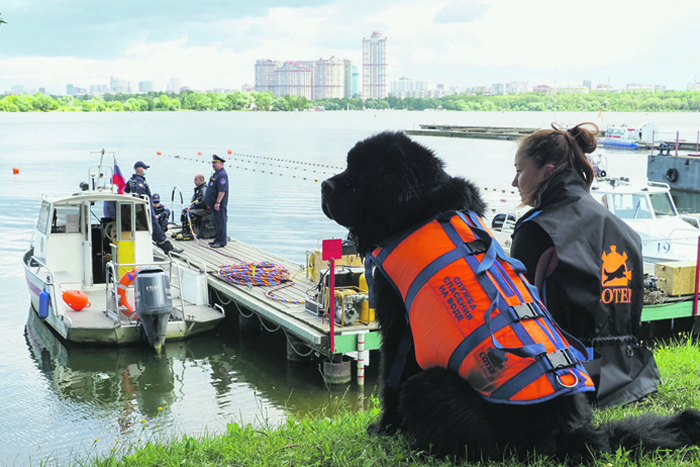 Квадрокоптеры уже помогают спасать москвичей на воде