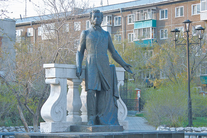 Печальный памятник научного распада