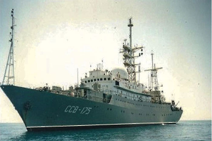 Корабль-разведчик ВМФ РФ напугал американцев
