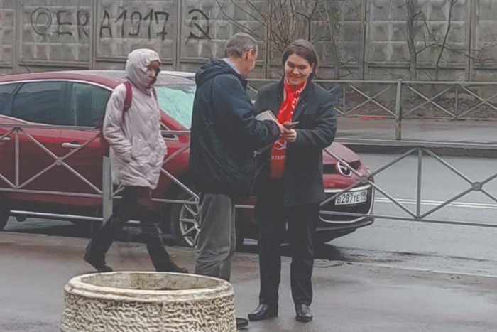 Рейтинг "Единой России" страдает от соперничества других партий