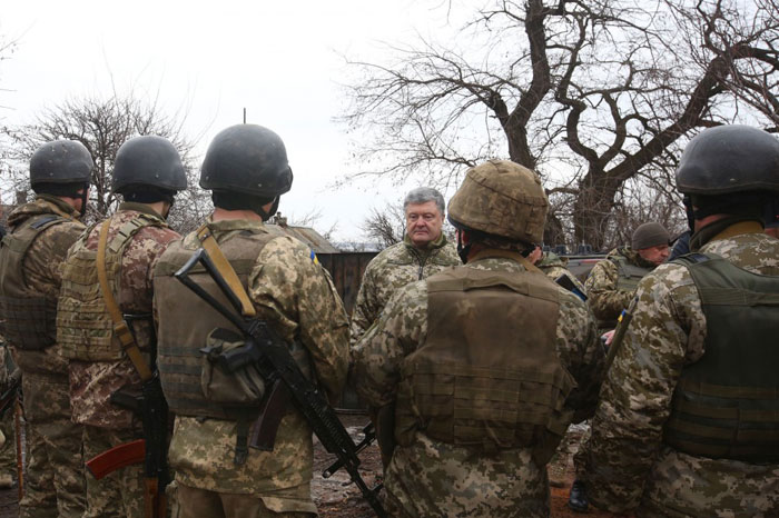Военных Украины обяжут кричать лозунги националистов