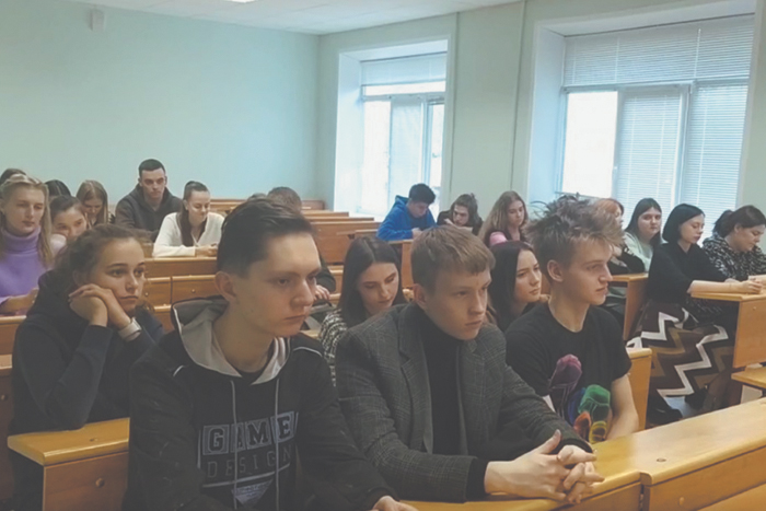 У нас