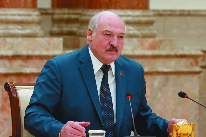 Лукашенко призвал белорусов не замечать санкций