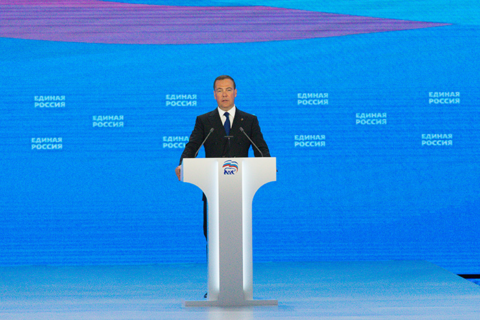 О "пятерке" "Единой России" и отказе от Медведева