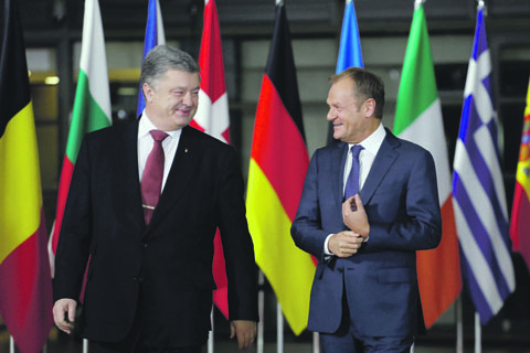 Порошенко просит Евросоюз и НАТО о помощи