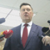 Навальный вклинится между единороссами и коммунистами Навальный вклинится между единороссами и коммунистами