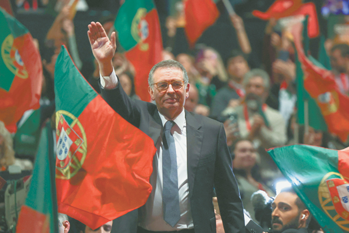 Португальцы отказались от ультраправого президента