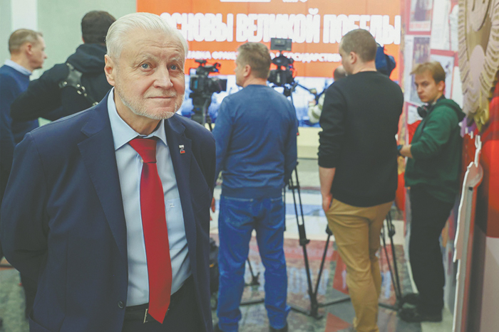Миронов попытается обогнать Зюганова на левом повороте