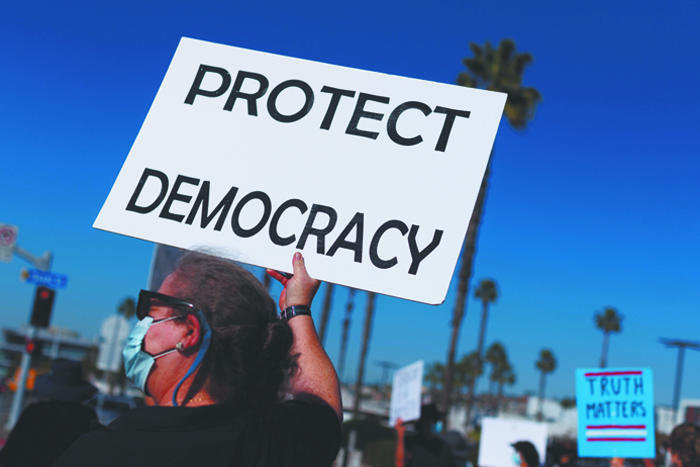 Люди критикуют институты демократии, но не хотят от них отказываться