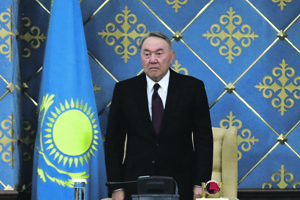 Назарбаев красиво попрощался, но никуда не ушел