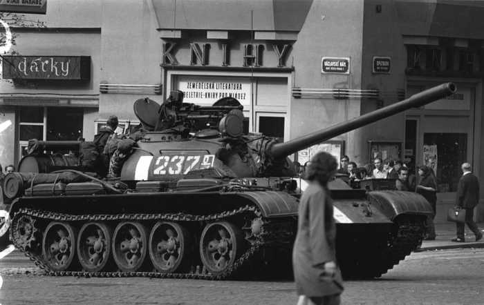 прага, чехословакия, танки