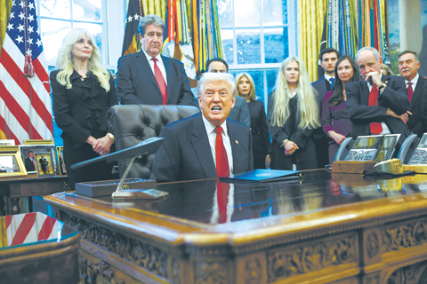 Трамп опять пытается усадить Россию и Украину за стол переговоров