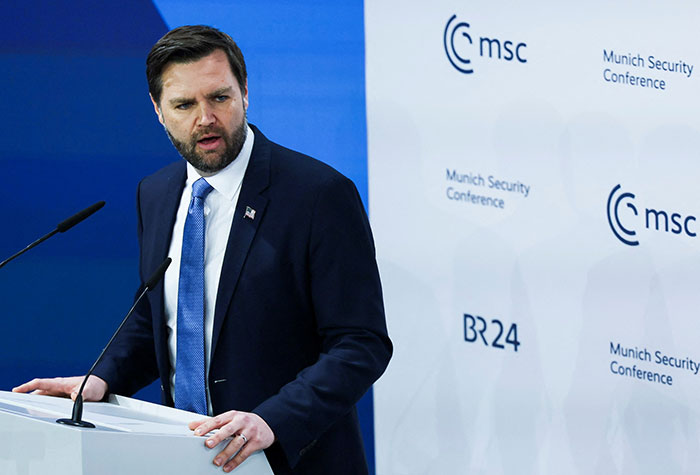 Вице-президент США не исключил новых мер давления на Россию...