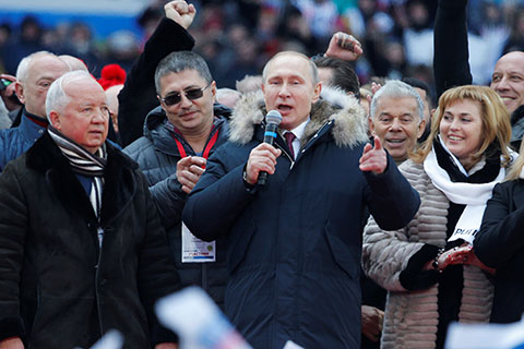 Путин вернулся на выборы, кандидаты от оппозиции развернули войну  с телевидением