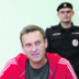 Препроводить Навального домой и там оставить