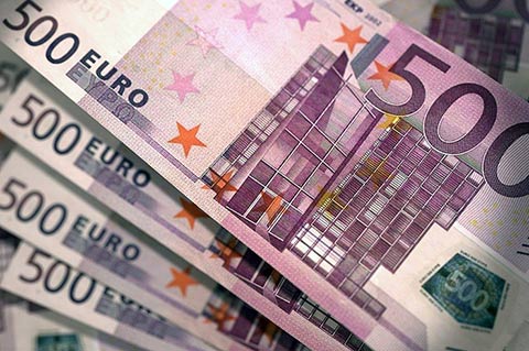 У правительства Меркель не хватает денег на спасение экономики