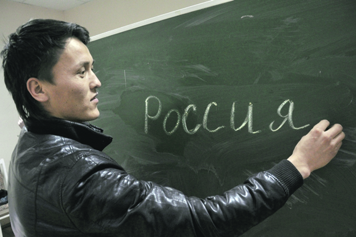 Штрафы помогут мигрантам освоить русский язык