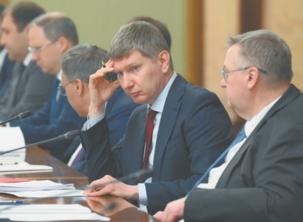 экономика, отраслевые спады, автопром, кризис, ввп, прогноз, снижение кредитования, бизнес, мировая трговля, тарифный хаос