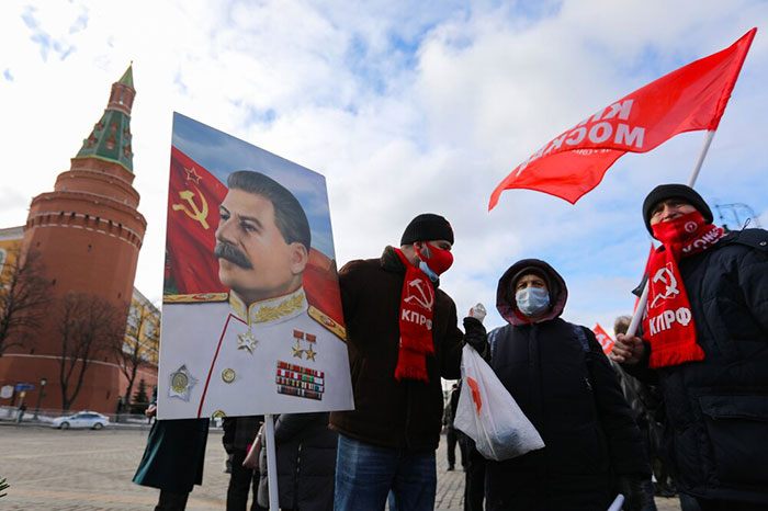 КПРФ не отказывается от мемориальной агитации