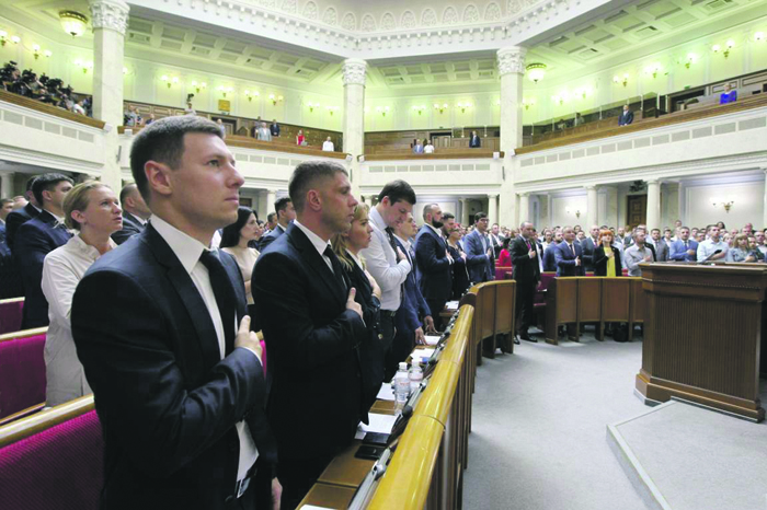 Зеленский обещает  поделиться властью с народом