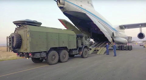Российские военные разделили Карабах
