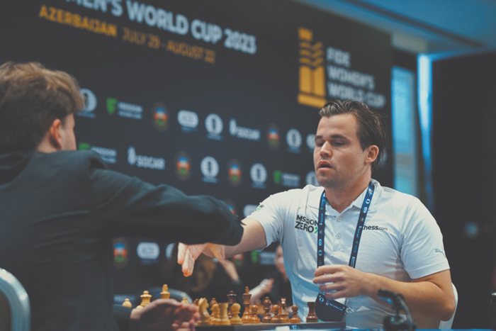 Борьба за Кубки мира по шахматам в Баку становится все напряженнее