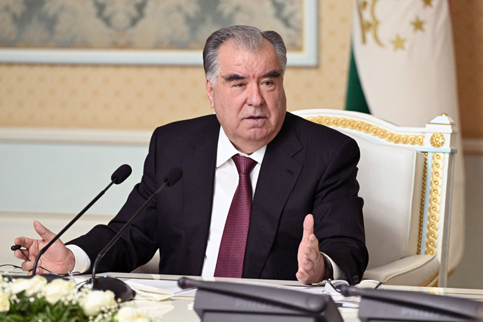 Таджикистан намерен продавать "нефть новой экономики"
