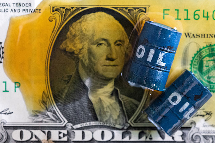 Стоимость нефти на физическом рынке превысила 140 долларов за баррель...