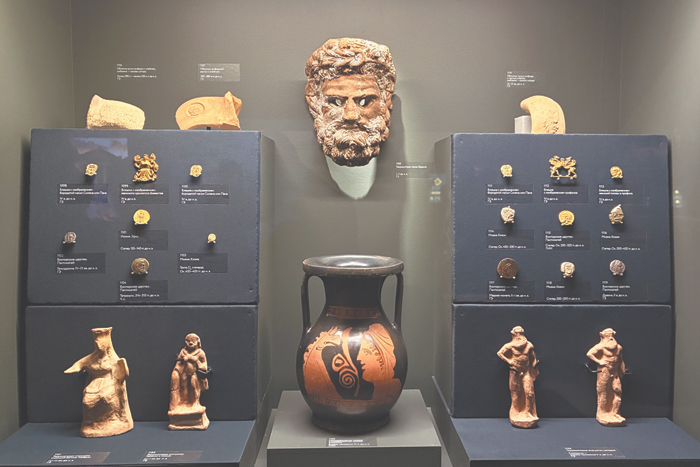 От редких монет до терракотовой повозки с бычком