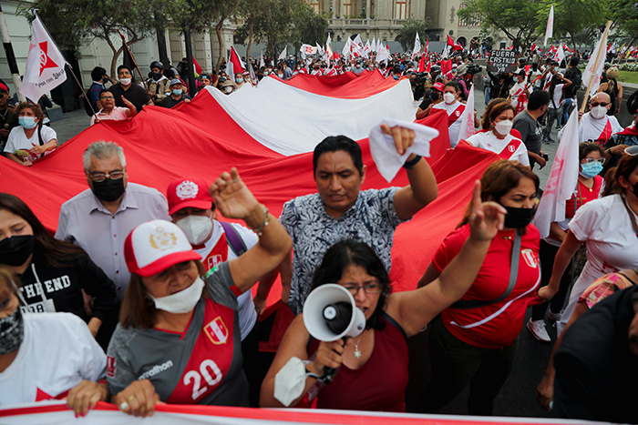 Почему Перу охватили массовые волнения 