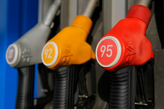Подорожание бензина замедляется, но проблемы со снабжением в регионах пока остались