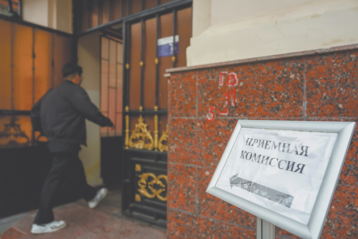 Чиновники уверяют, что ЕГЭ вполне оправдывает себя