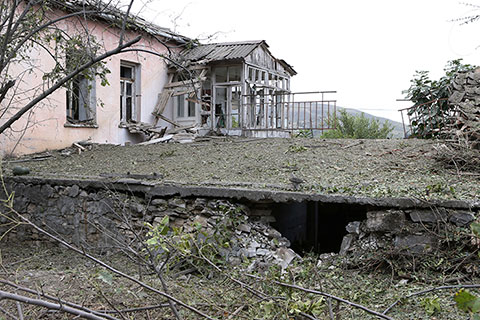 В огне конфликта с Азербайджаном цветущий Арцах становится «черным садом»