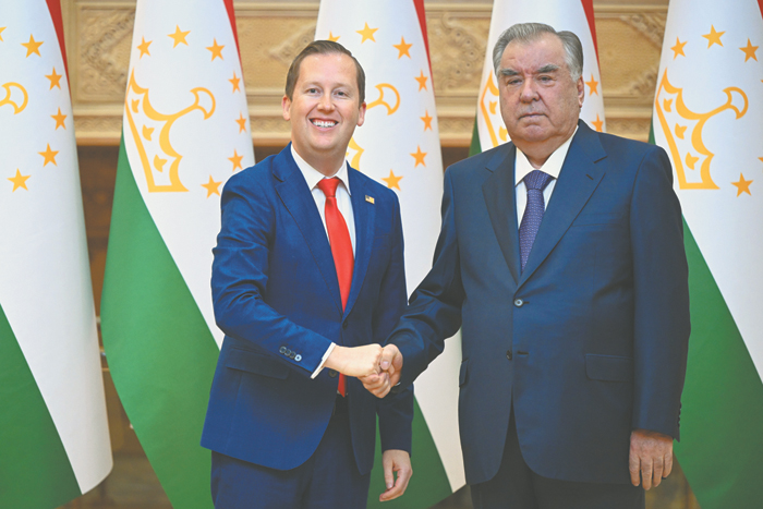 Посланник Госдепа США завершил региональный вояж в Душанбе