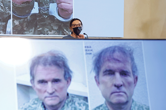 Киев переключился с Мариуполя на Медведчука, Молдавия – с ЕС на георгиевскую ленту