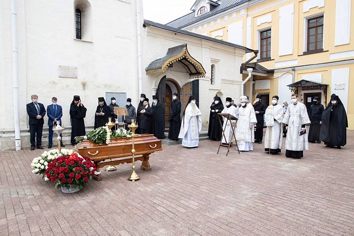 Зараза отступает не перед верой, а перед карантином