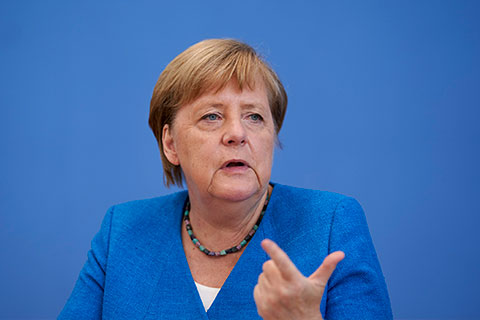 Меркель защитила "Северный поток – 2"