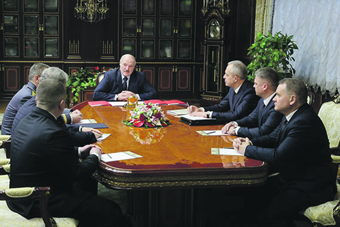 Лукашенко переписал своих противников и закрыл страну