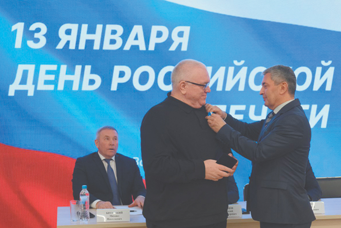 Постоянный автор "НГ" политолог Андрей Серенко получил знак "За заслуги" Союза журналистов России