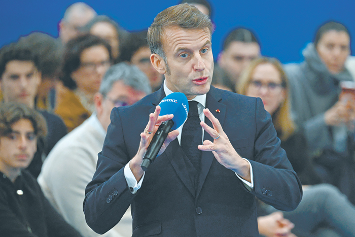 Макрон призвал готовиться к "эпохе хищников"