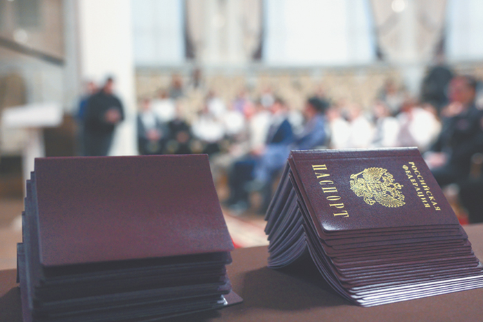 Жителей России четче разделят на граждан, приезжих и нелояльных