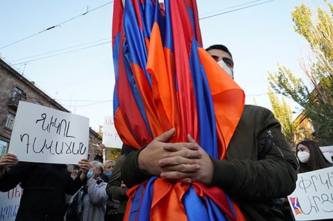В Ереване не стихают протесты из-за потери Нагорного Карабаха