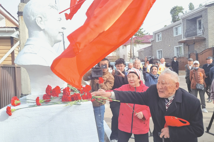 КПРФ политически реабилитирует Сталина спустя 71 год