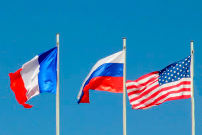 Лидеры РФ, США и Франции призвали к миру в Нагорном Карабахе...