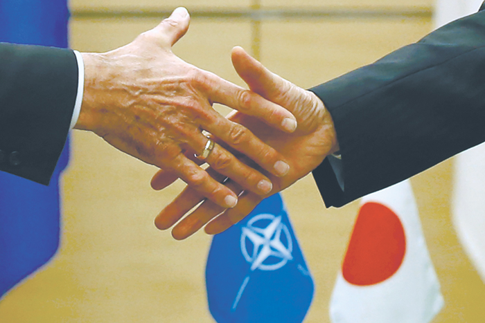 НАТО и Япония создают единый "антикитайский фронт"